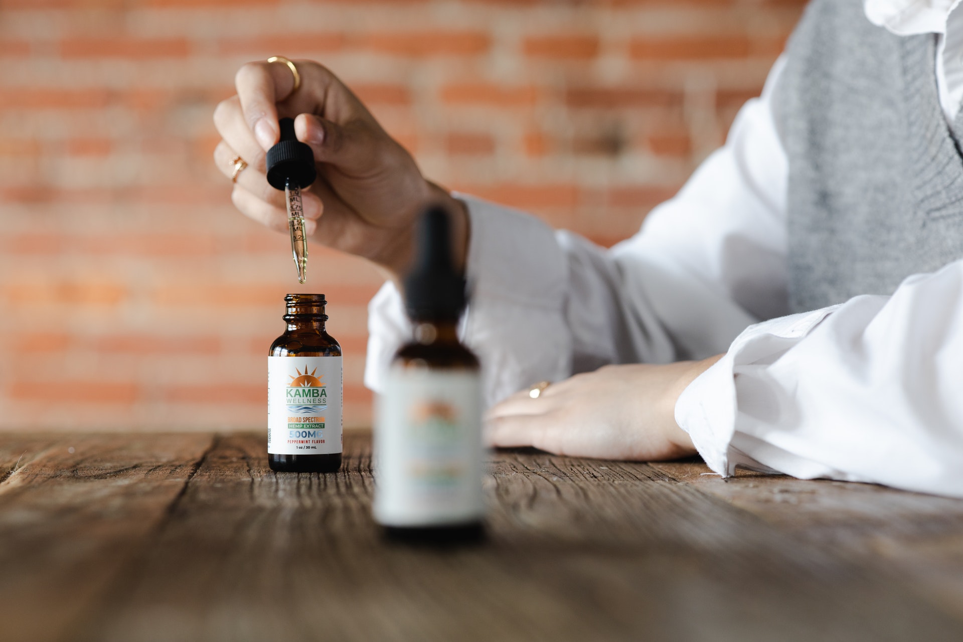 A Look at the Differences Between Broad and Full-Spectrum Tinctures