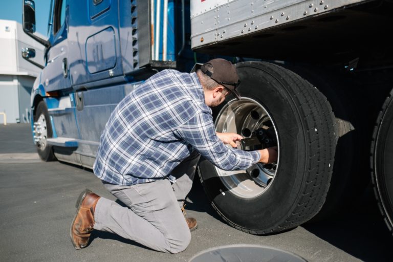 A Truck Driver's Guide to Finding Freight Loads to Haul