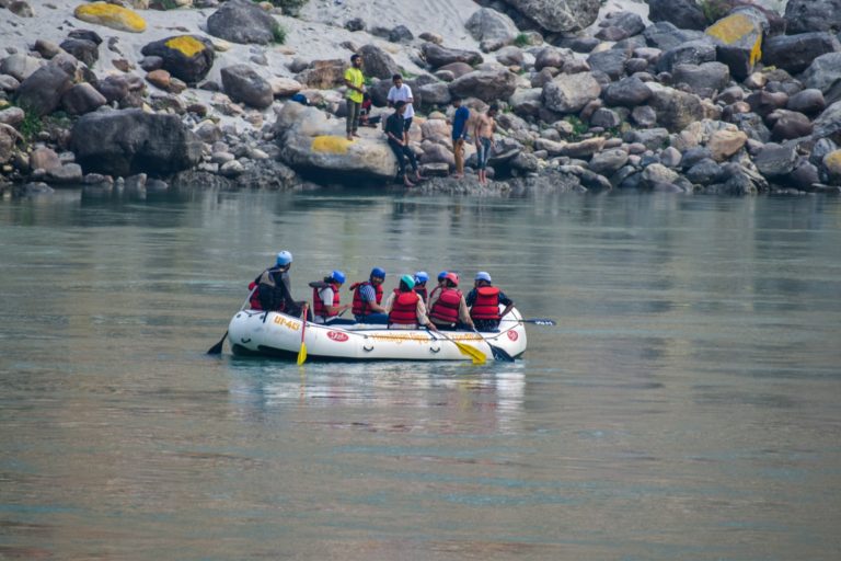 5 Reasons to Take a Guided Rafting Trip While on Vacation
